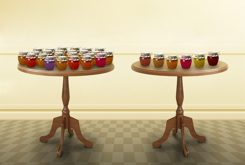 6種類のジャムを並べたテーブルと、24種類のジャムを並べたテーブル