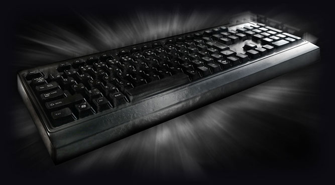 真っ黒で重そうな、黒い板のようなキーボード